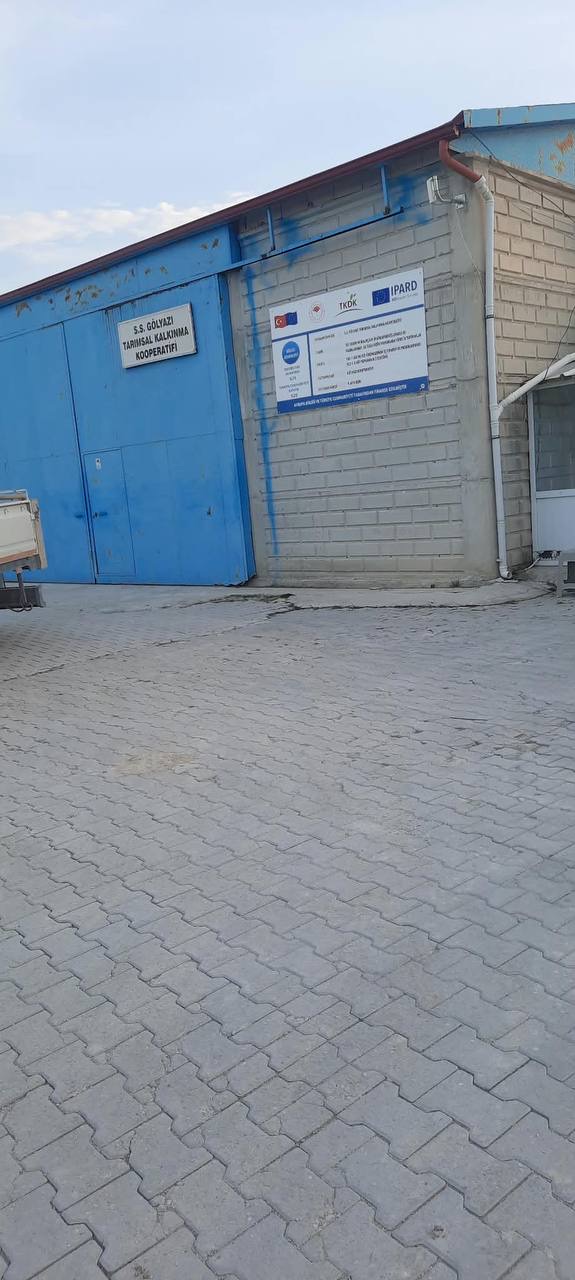 S.S. Gölyazı Tarımsal Kalkınma Kooperatifi tabelası ve tesis